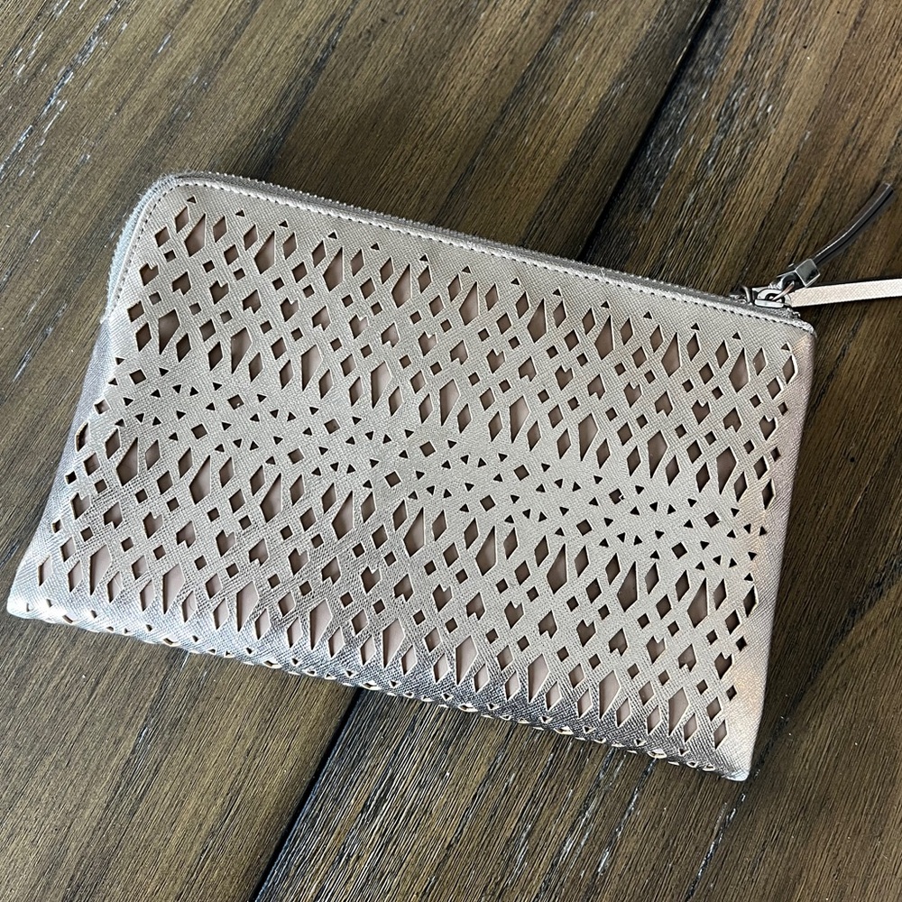 Stella & Dot Hello Beautiful Wristlet Clutch